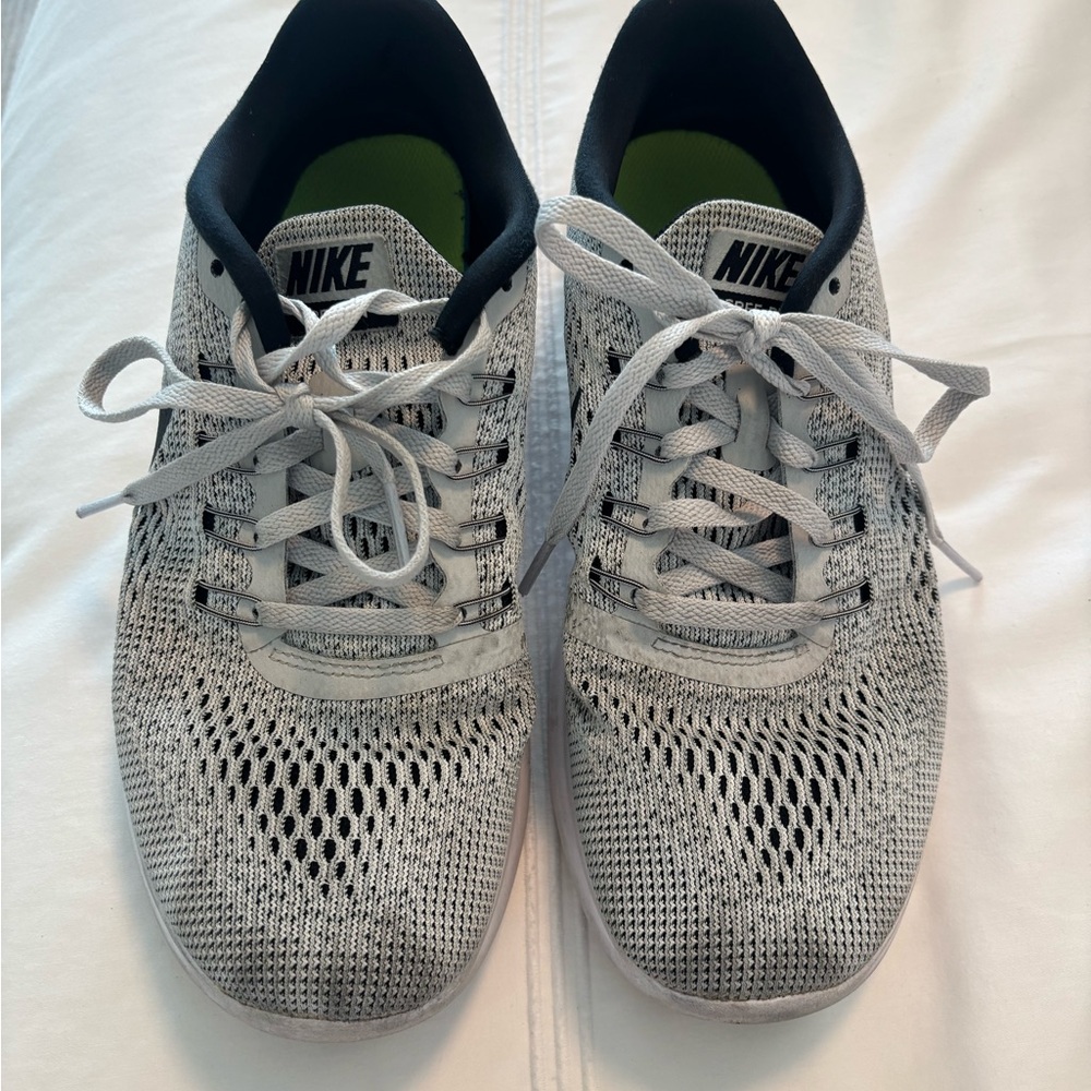 Nike Women’s Black and Grey Athletic Shoes